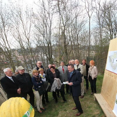 Bild vergrößern: Oberbürgermeister Ralf Oberdorfer gibt den Startschuss zum Umbau der Schlossterrassen in Plauen.